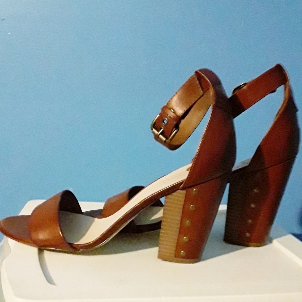 Shoes - Picture 2 of 4